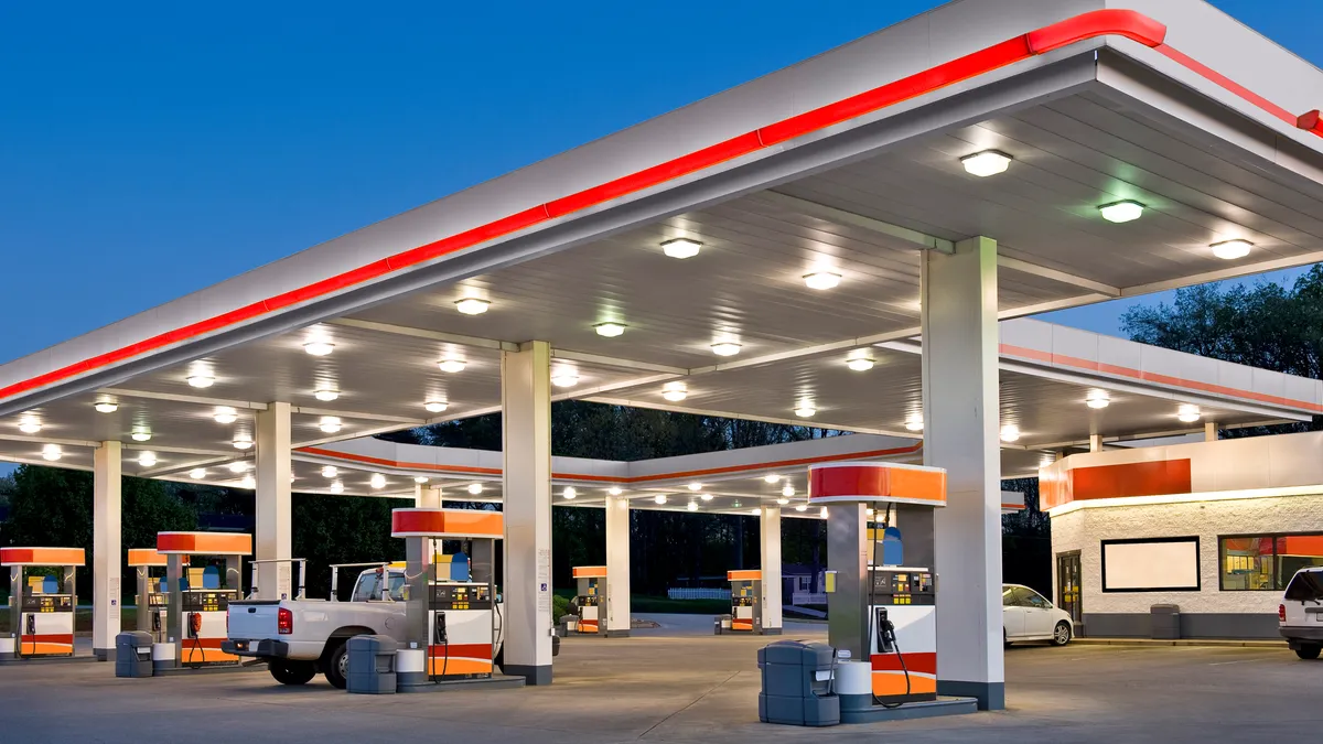 Fuel Friday Offer: 7% Cashback on FUEL transaction